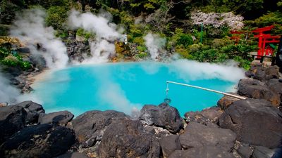Umi Jigoku is one of the most well-known tourist attractions in Beppu, featuring a hot spring with cobalt blue waters.