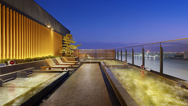 Villa Fontaine Premier Haneda Airport provides a stunning arrival experience, with views of the airport as well as Mt Fuji.